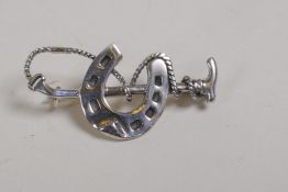 A 925 silver horse shoe and crop brooch, 1½" long