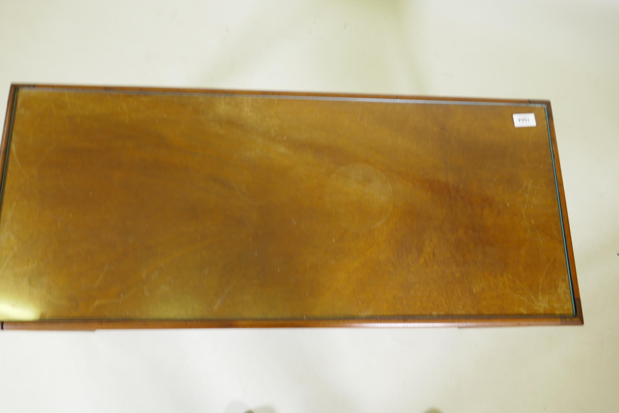 A mahogany occasional table with inset glass top, 40 x 92 x 49 cm - Image 2 of 2