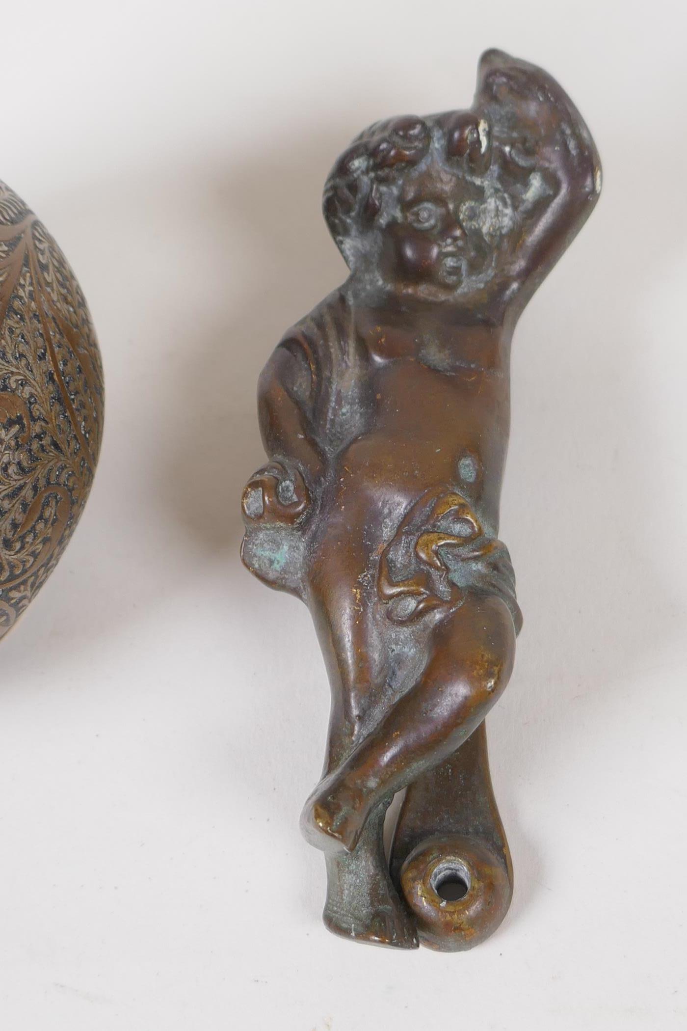 A small bronze 'cherub' door knocker, 11cm long, and a squat Bidri vase - Image 3 of 3