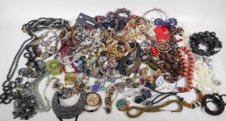 A quantity of costume jewellery