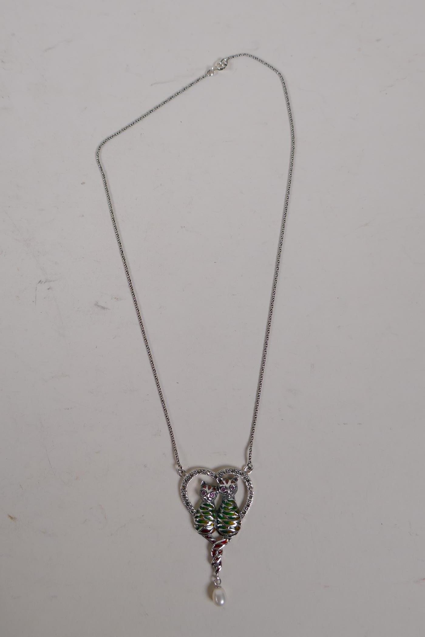 A 925 silver and plique a jour pendant necklace in the form of two cats within a heart, 5cm drop - Image 2 of 3
