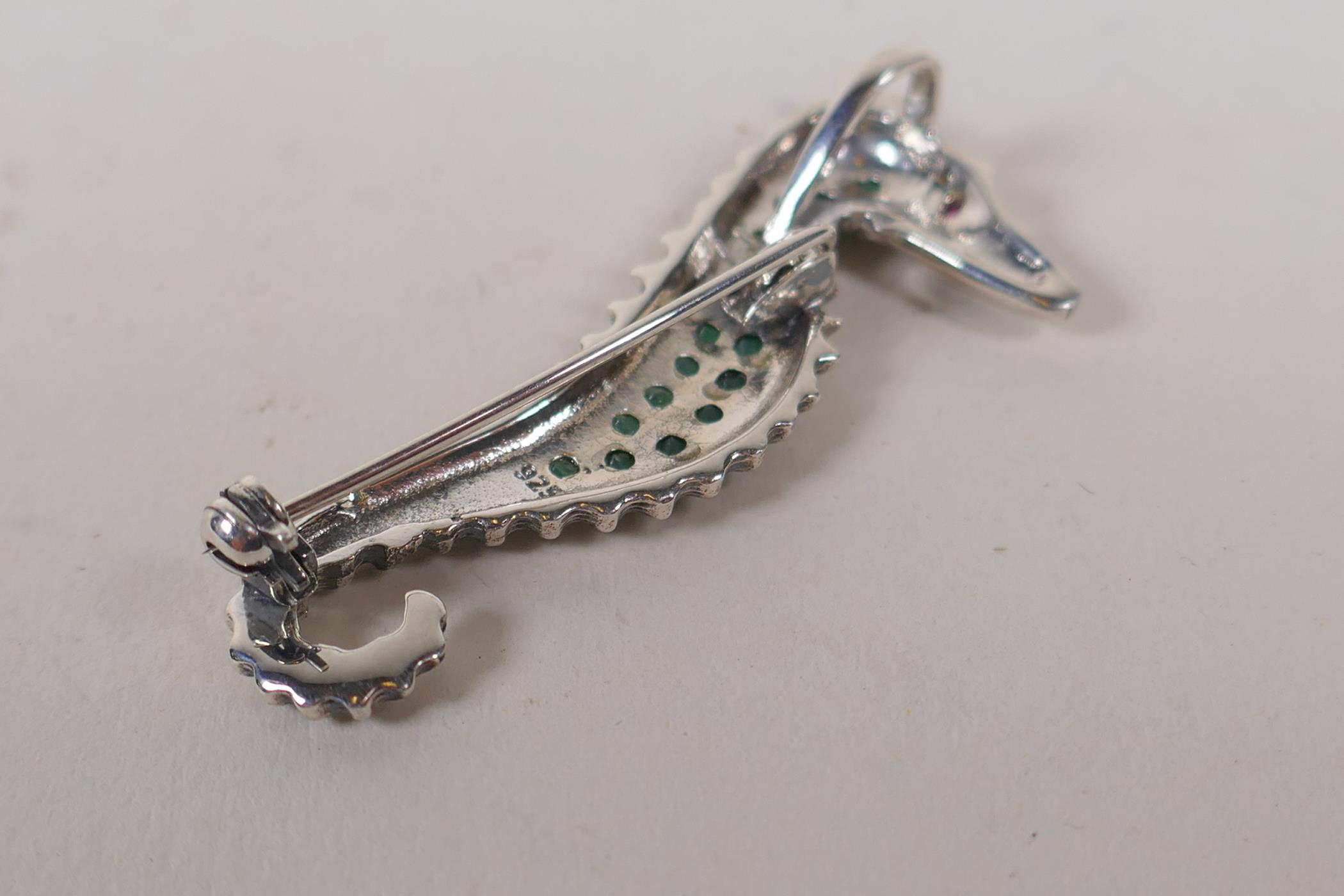 A 925 silver sea horse brooch, set with green and red stones, 5cm long - Image 2 of 2
