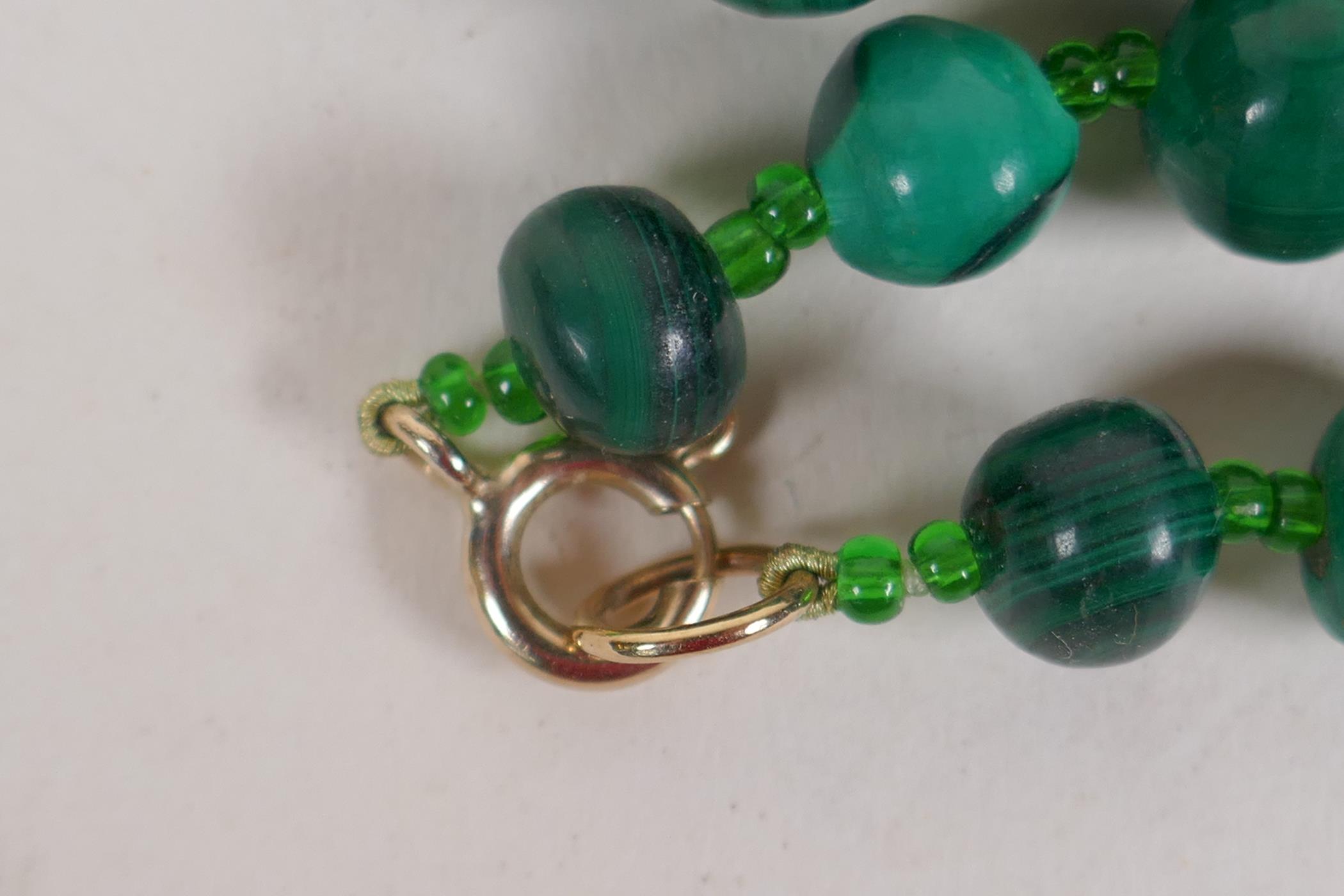 A string of graduated malachite beads, with 9ct gold clasp - Image 2 of 2