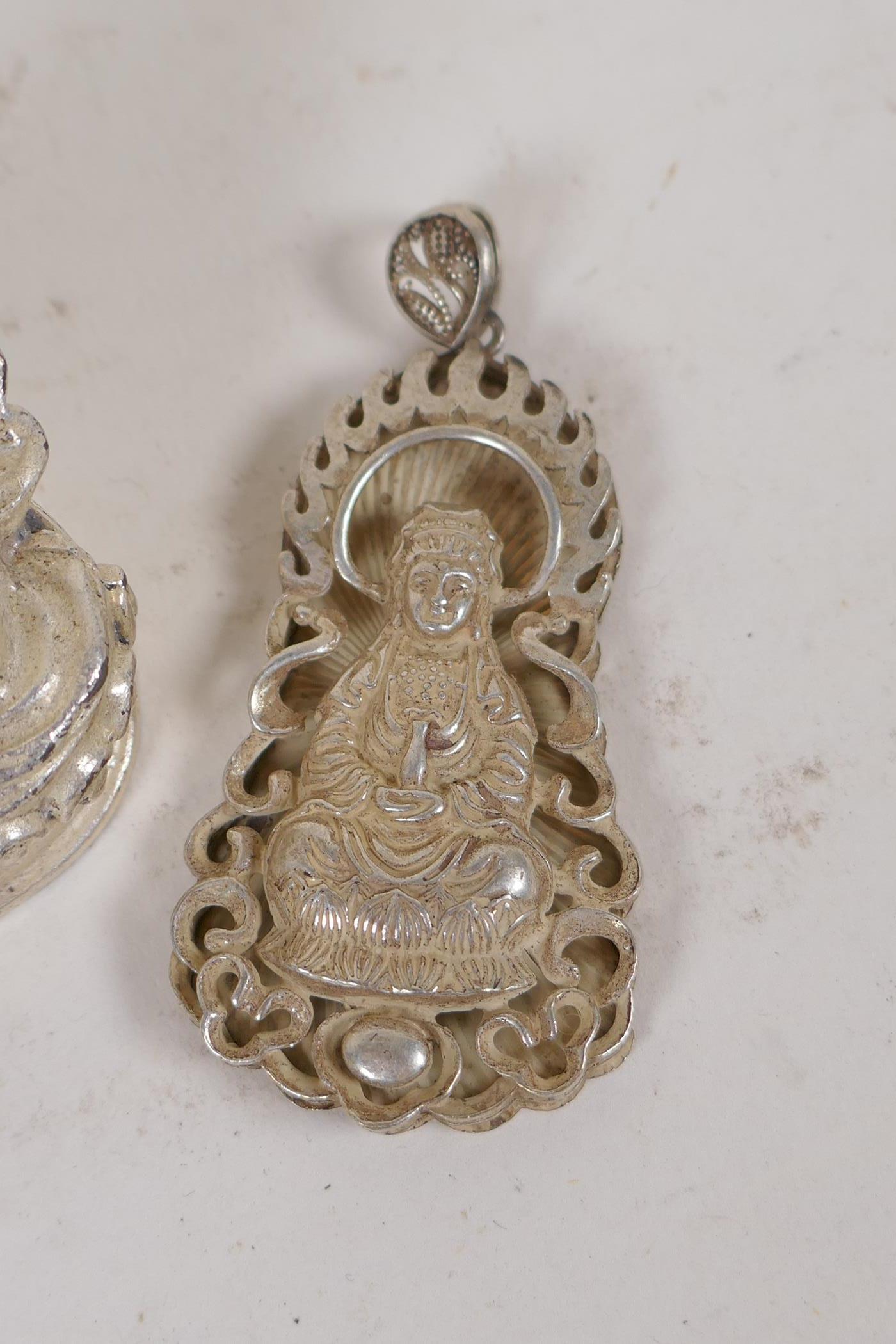 A Chinese white metal figure of a female deity, and a white metal Quan Yin pendant, largest 9cm high - Image 3 of 4