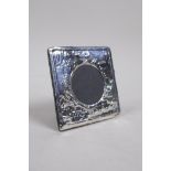 A 925 silver easel backed photograph frame with repousse chinoiserie decoration, 5cm diameter