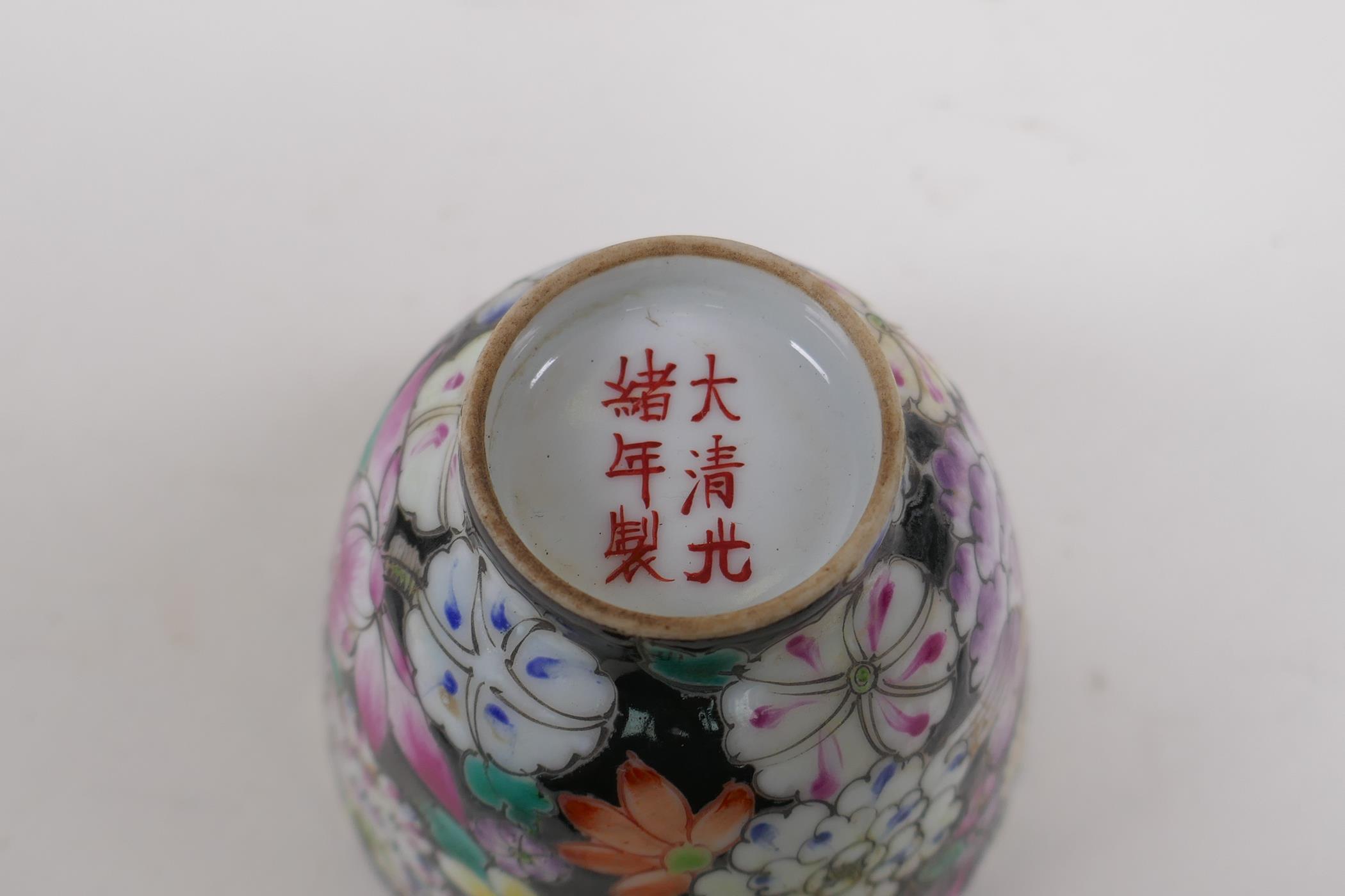 A pair of late C19th/early C20th famille noir porcelain tea bowls with floral decoration, Chinese - Image 4 of 4