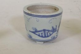 A Chinese blue and white ceramic pot, 10cm high