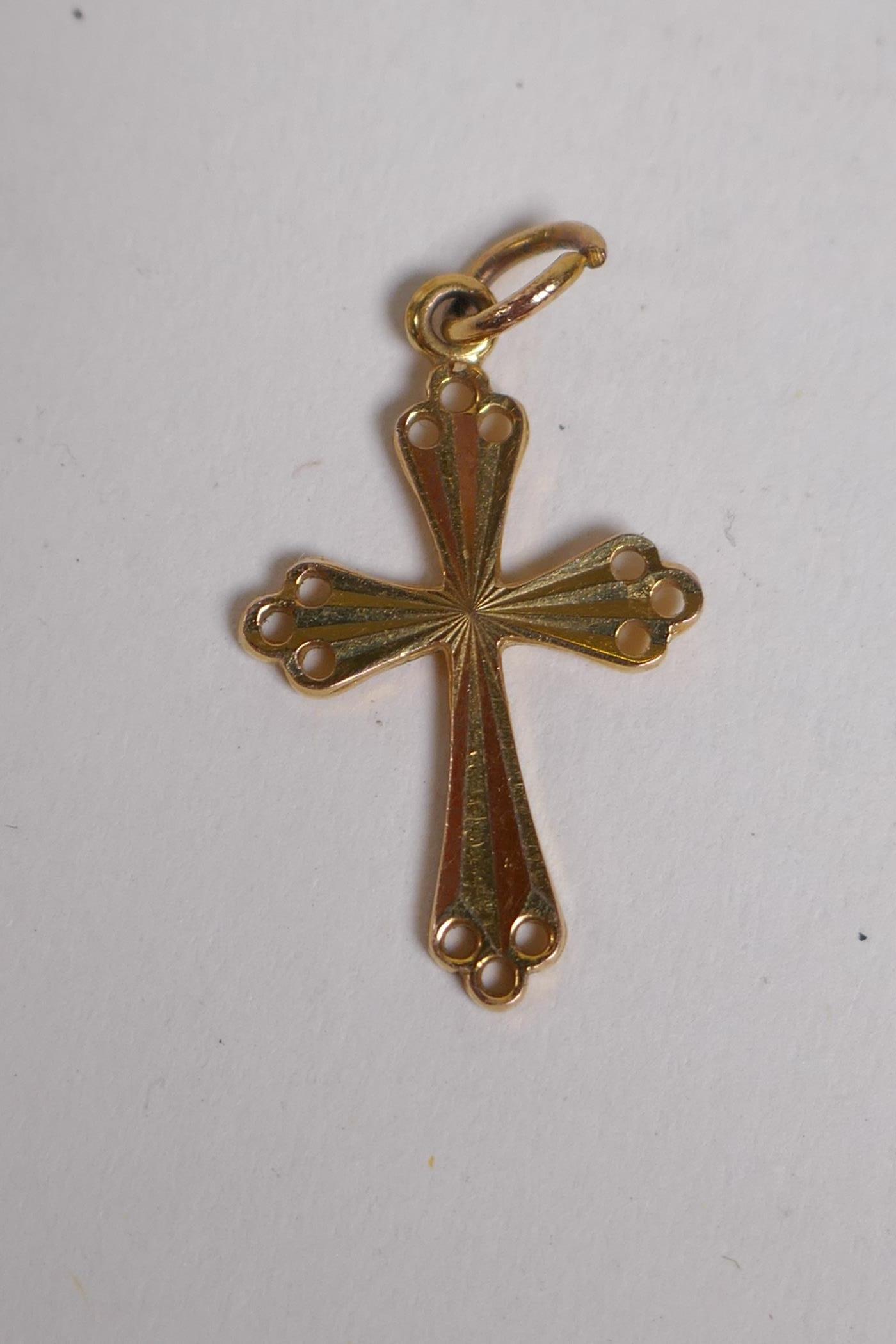 A buckle ring, stamped DW, a gold crucifix and pendant, AF, and a locket - Image 6 of 9