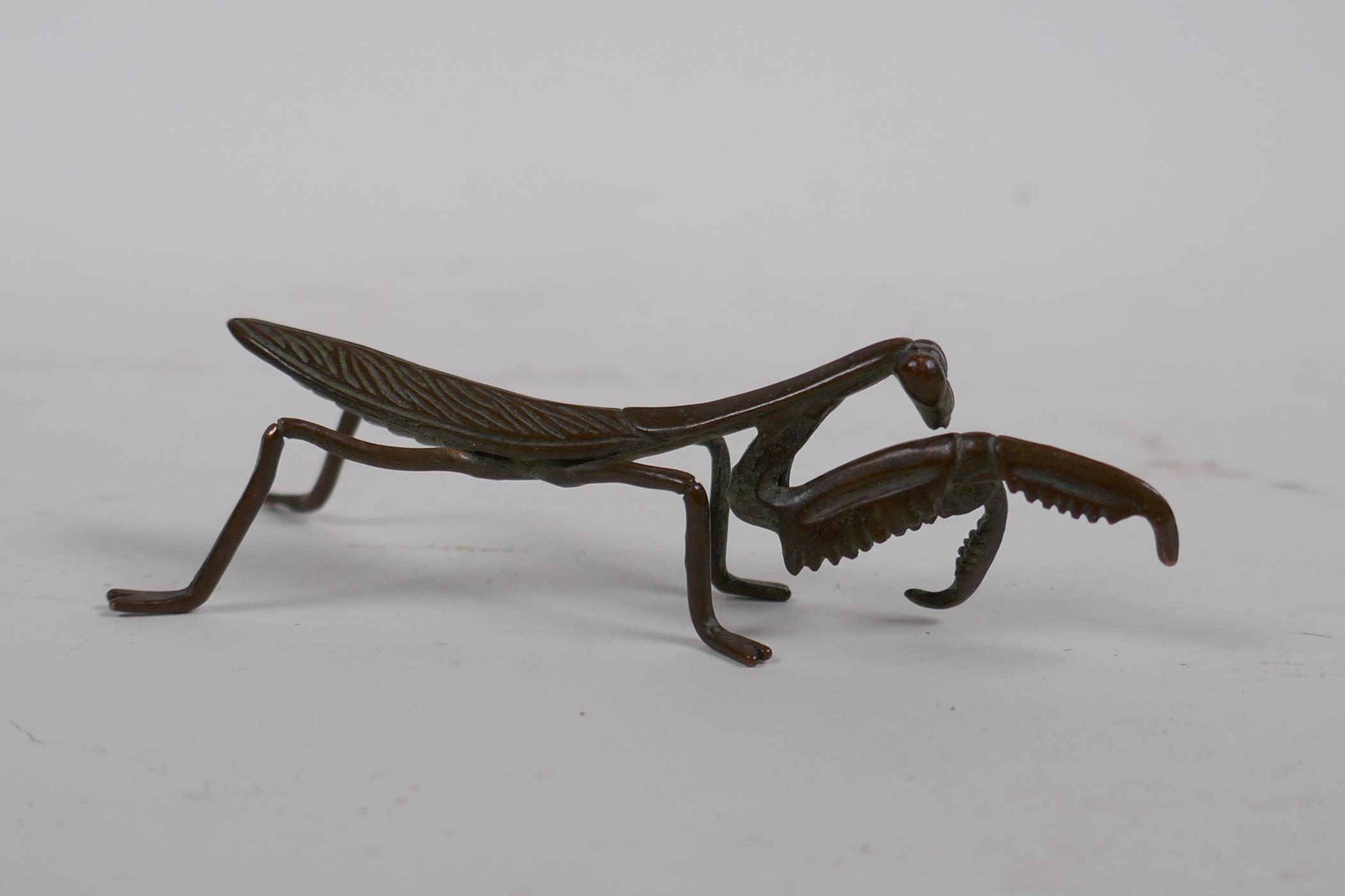 A Japanese Jizai style bronze okimono praying mantis, 9cm long - Image 2 of 2