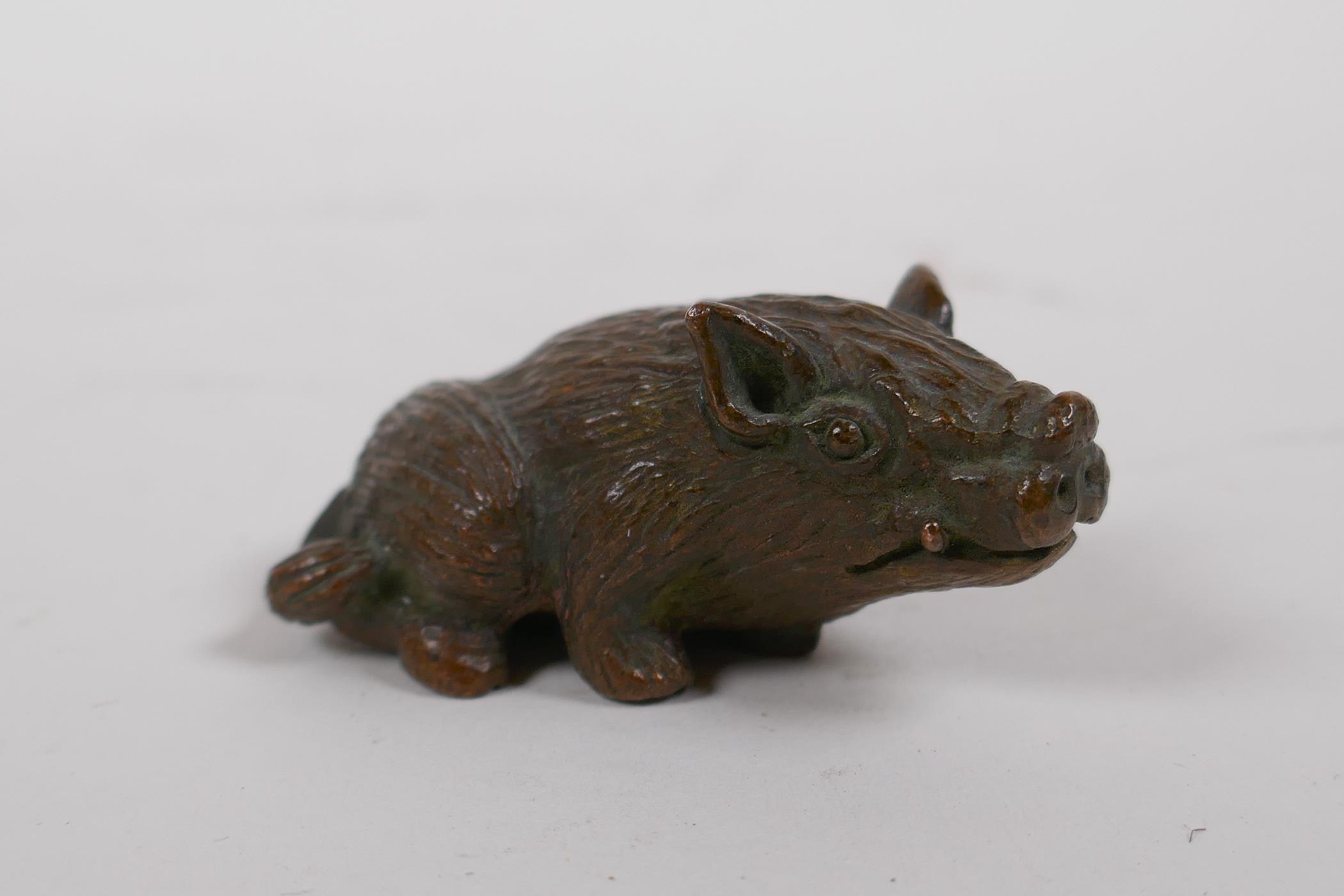 A Japanese bronze okimono boar, 5cm long