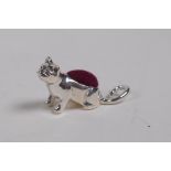 A 925 silver miniature cat pin cushion, 2.5cm long