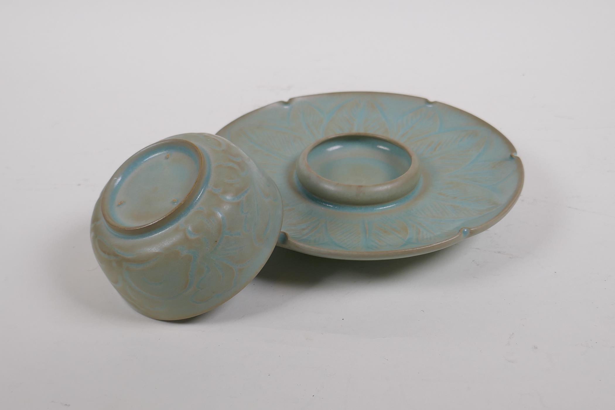 A Chinese Ru ware style celadon glazed tea bowl and saucer with incised petal decoration, 18cm - Image 4 of 4