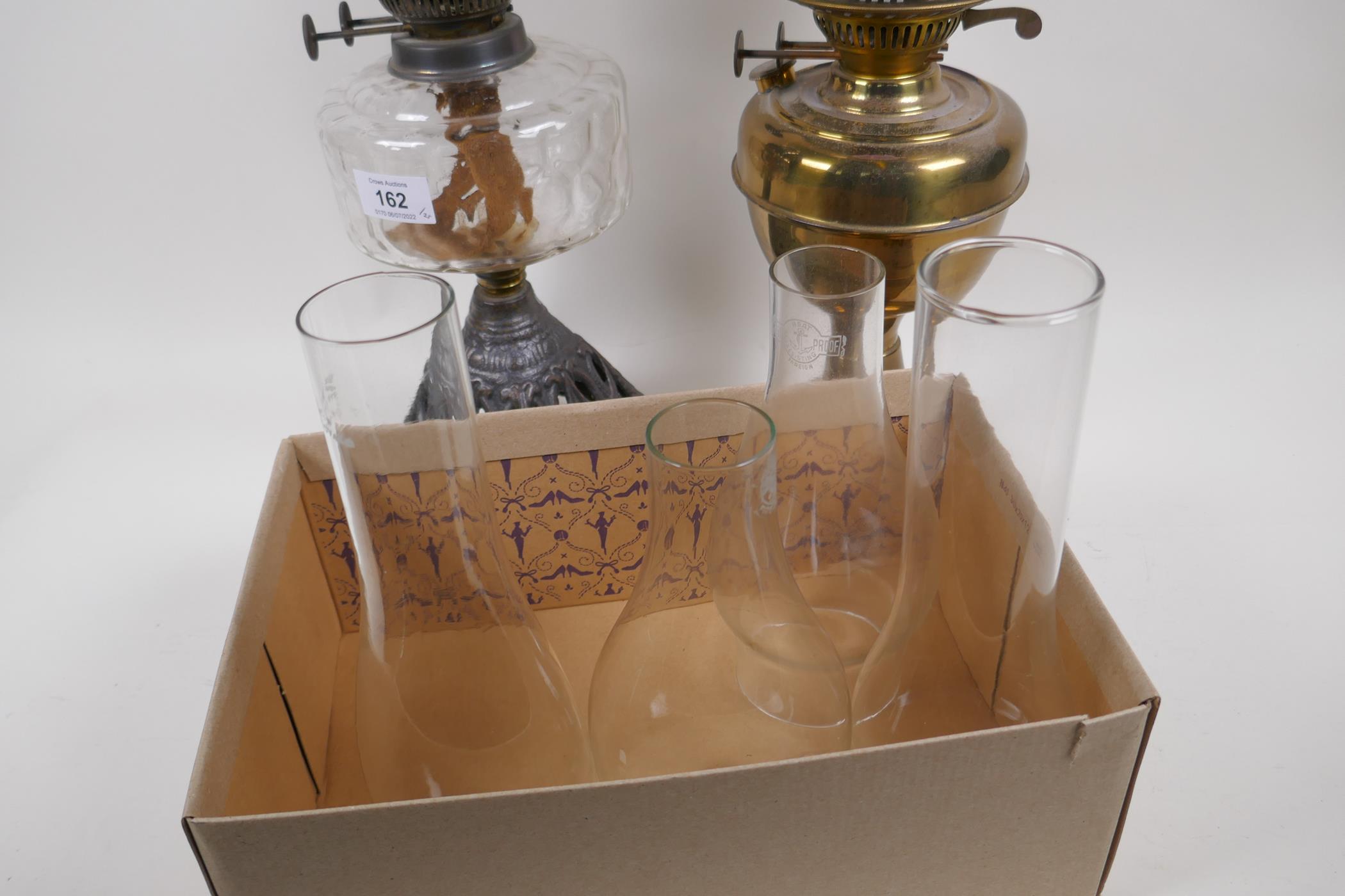 A Victorian oil lamp with cast iron base, glass font and duplex burner and glass funnel, together - Image 5 of 5