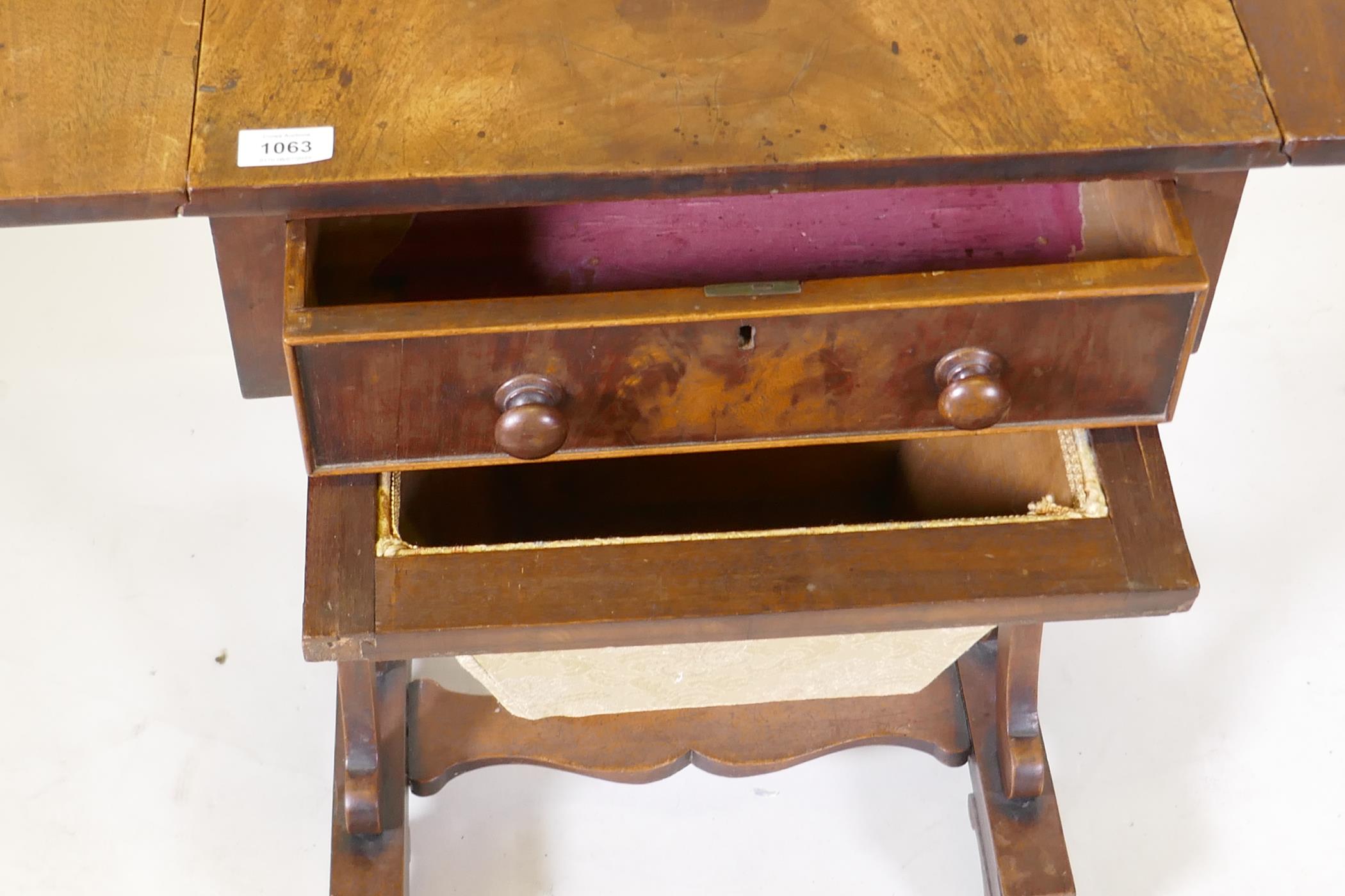 An early C19th mahogany worktable with single drawer and pull out basket, and drop end flaps, raised - Image 5 of 6