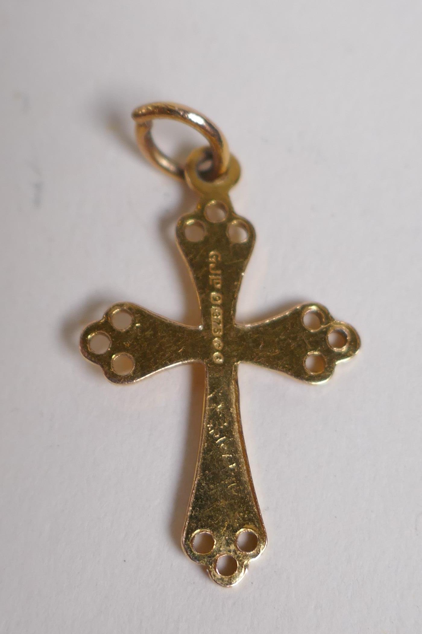 A buckle ring, stamped DW, a gold crucifix and pendant, AF, and a locket - Image 7 of 9