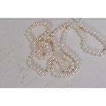 A string of baroque pearls, 92cm long