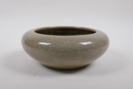 A Chinese crackleware bowl with rolled rim, 22cm diameter