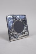 A 925 silver easel backed photograph frame with repousse chinoiserie decoration, 5cm diameter