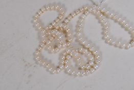 A string of baroque pearls, 92cm long