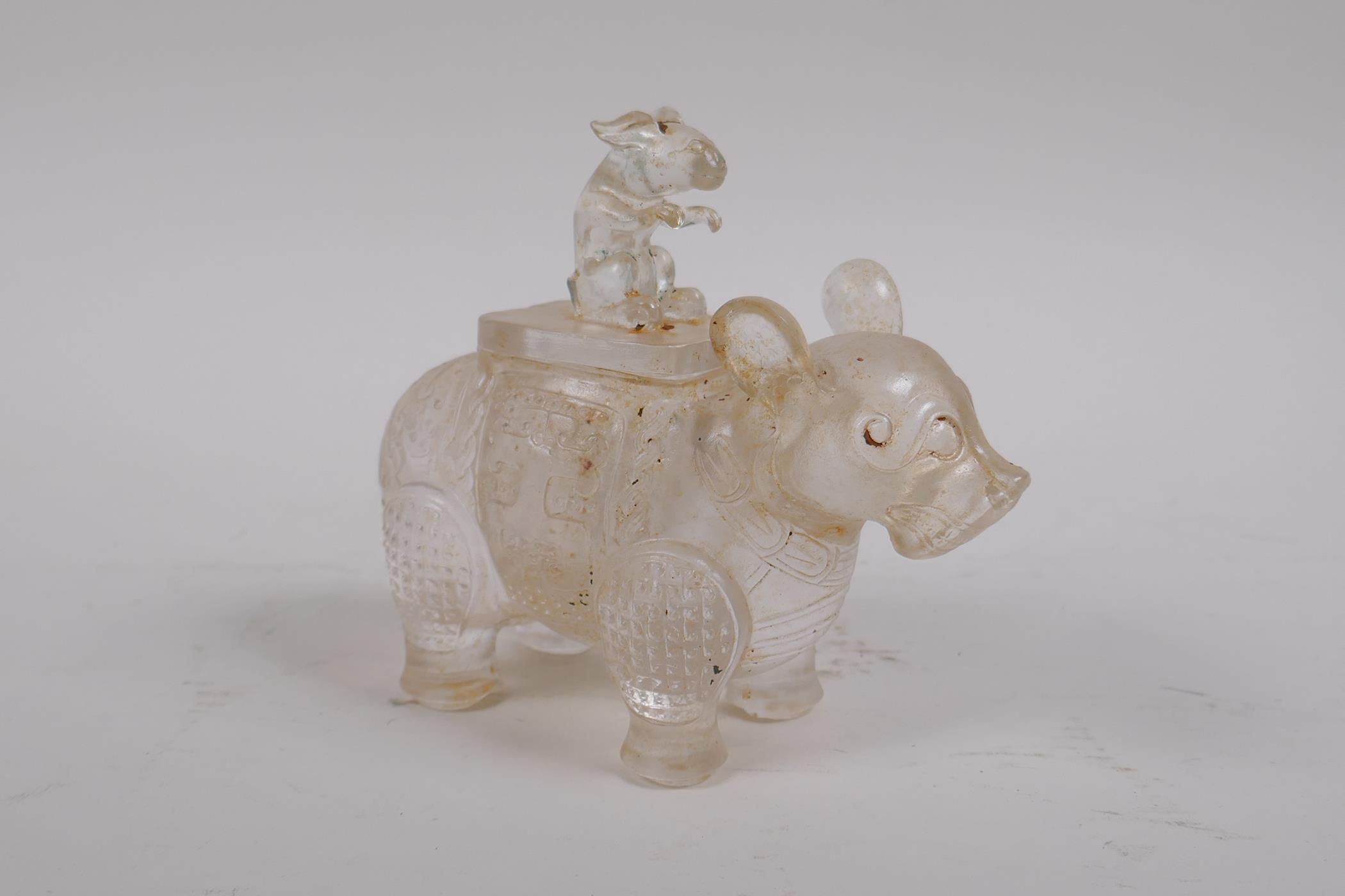 A Chinese glass box and cover in the form of a mythical creature, 13cm long - Image 3 of 4