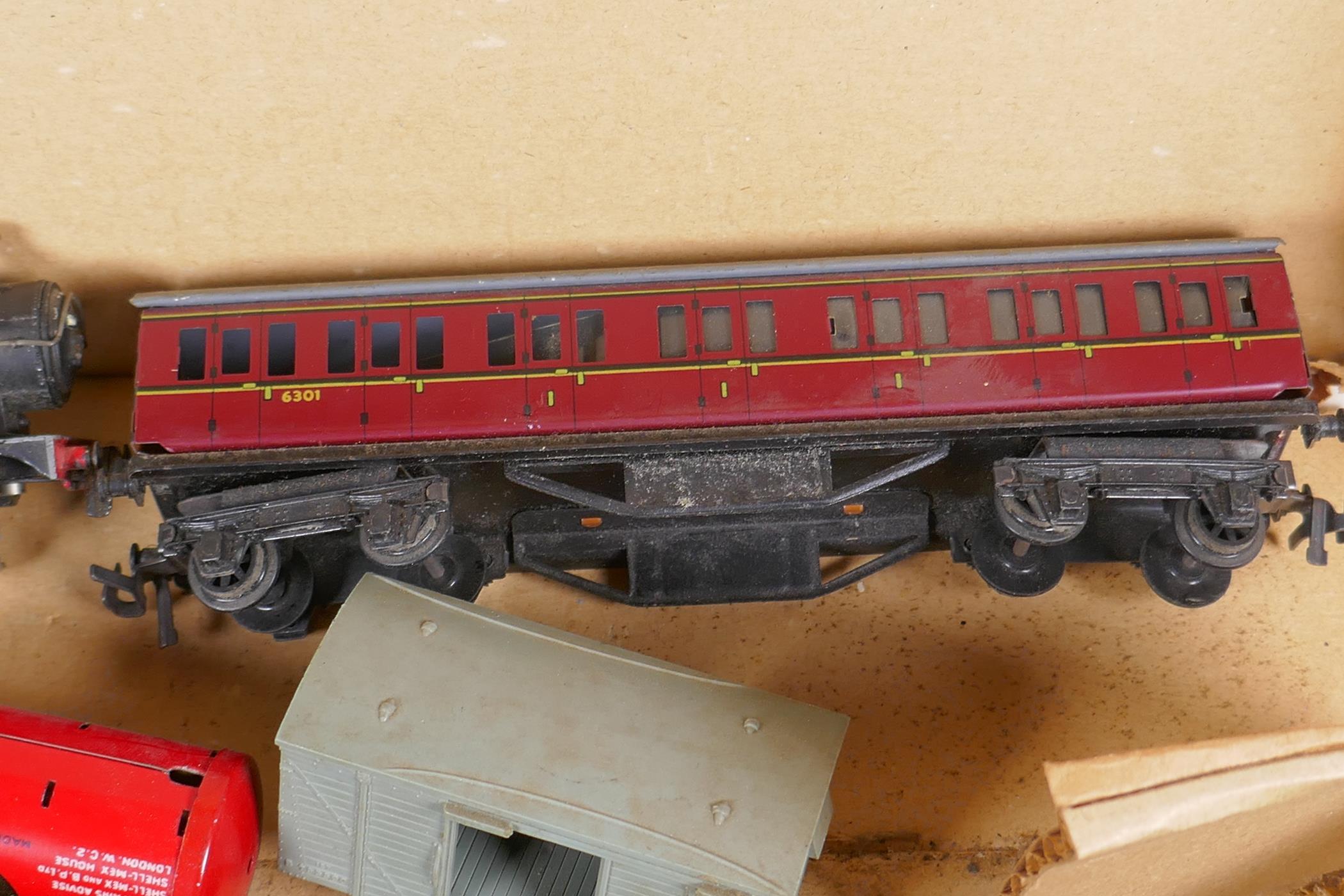 A quantity Hornby 00 gauge rolling stock and track including two locomotives - Image 4 of 4