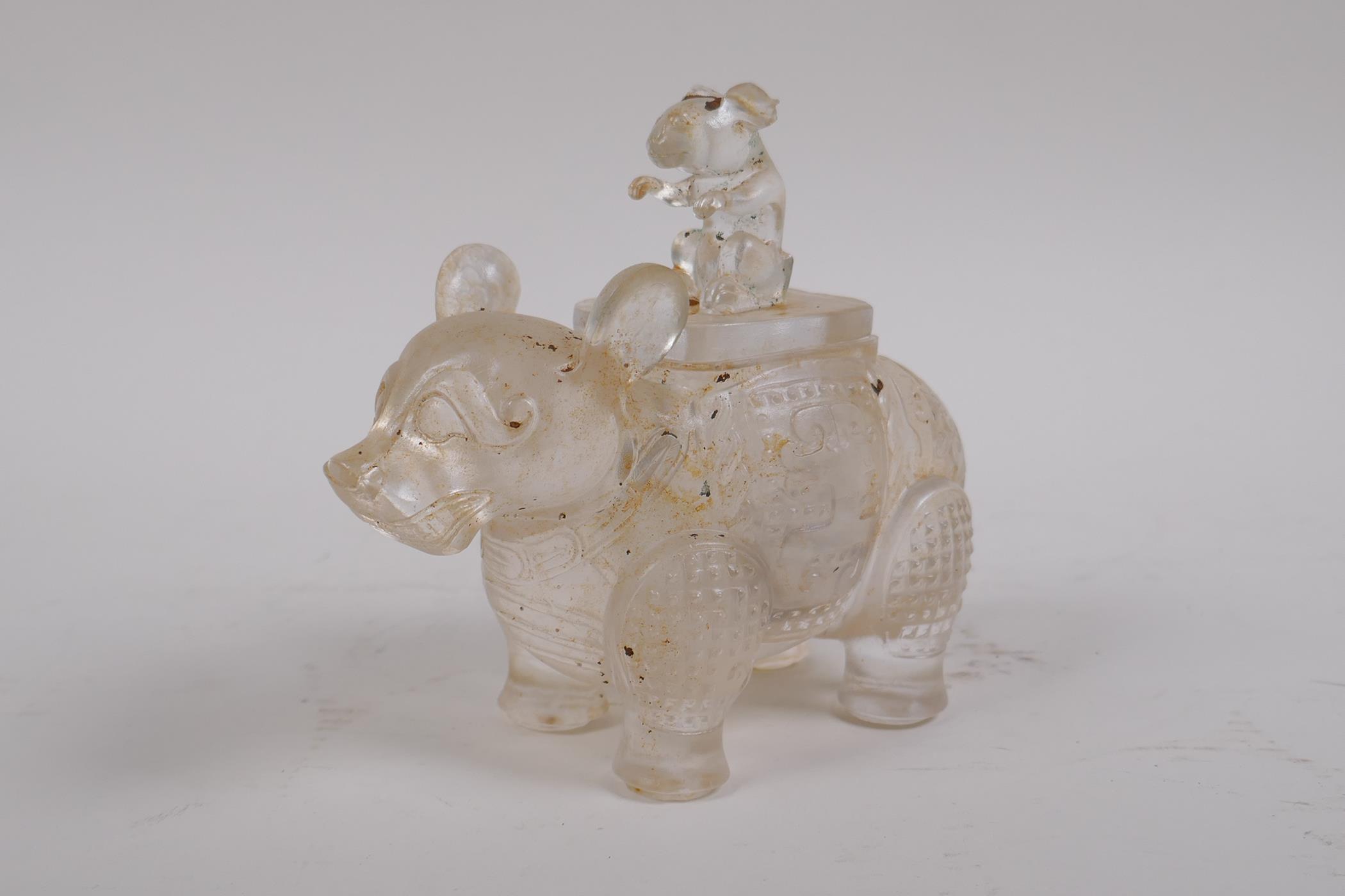 A Chinese glass box and cover in the form of a mythical creature, 13cm long - Image 2 of 4