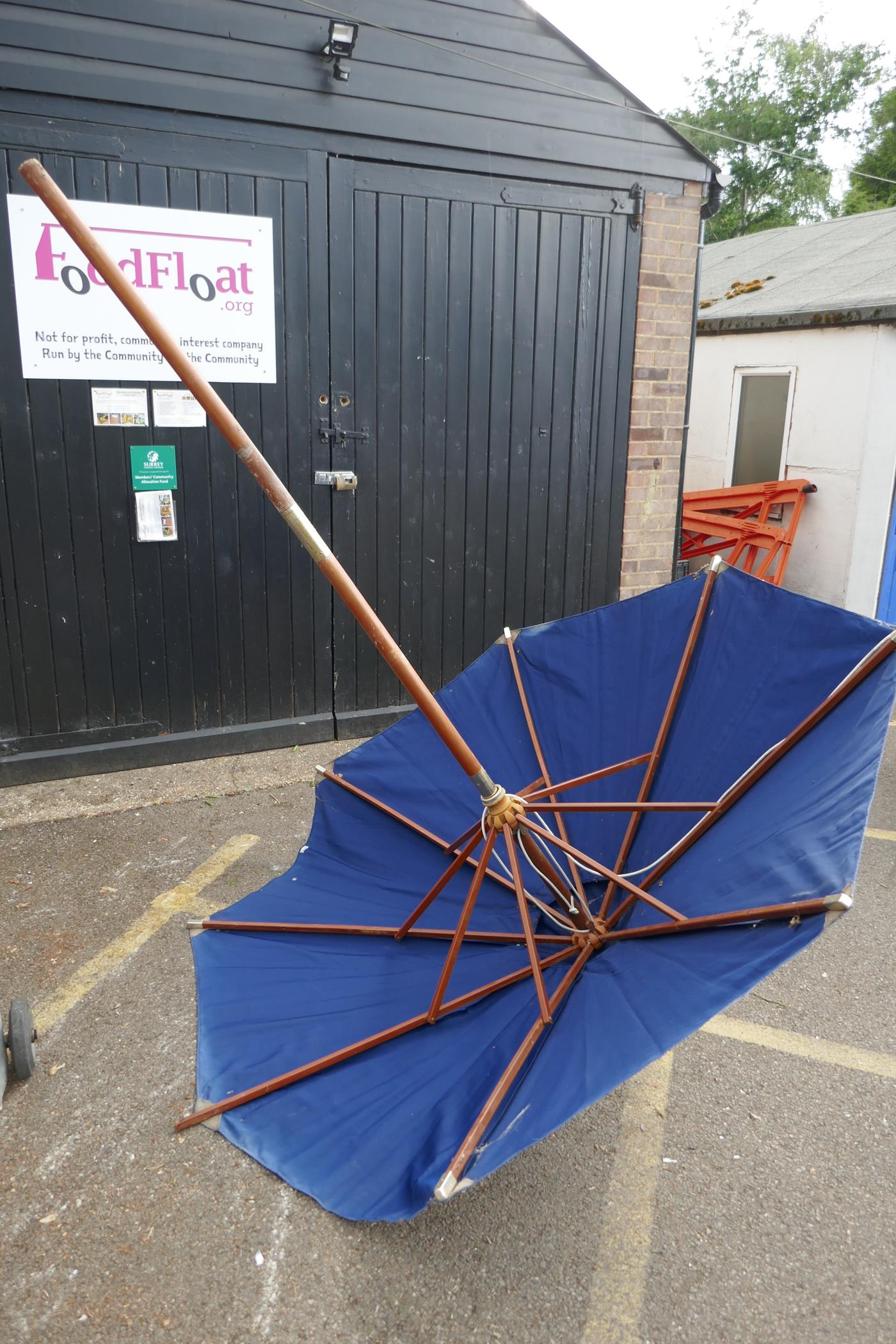 A contemporary garden parasol, 260cm high, 260cm diameter - Image 2 of 3