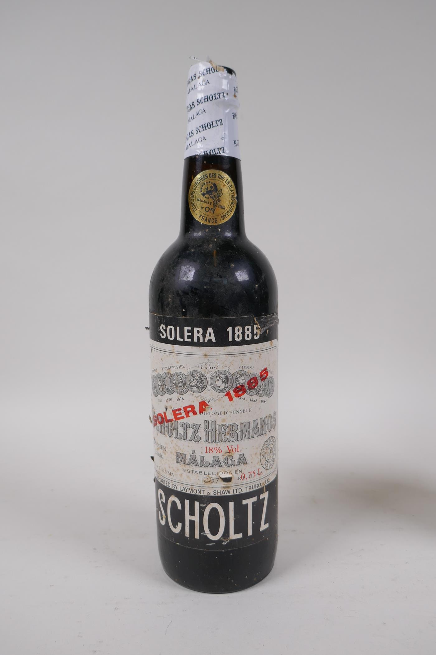 A bottle of Scholtz Hermanos Solern 1885 Malaga Wine, 0.75l, and a bottle of Smith Woodhouse 1981 - Image 2 of 7