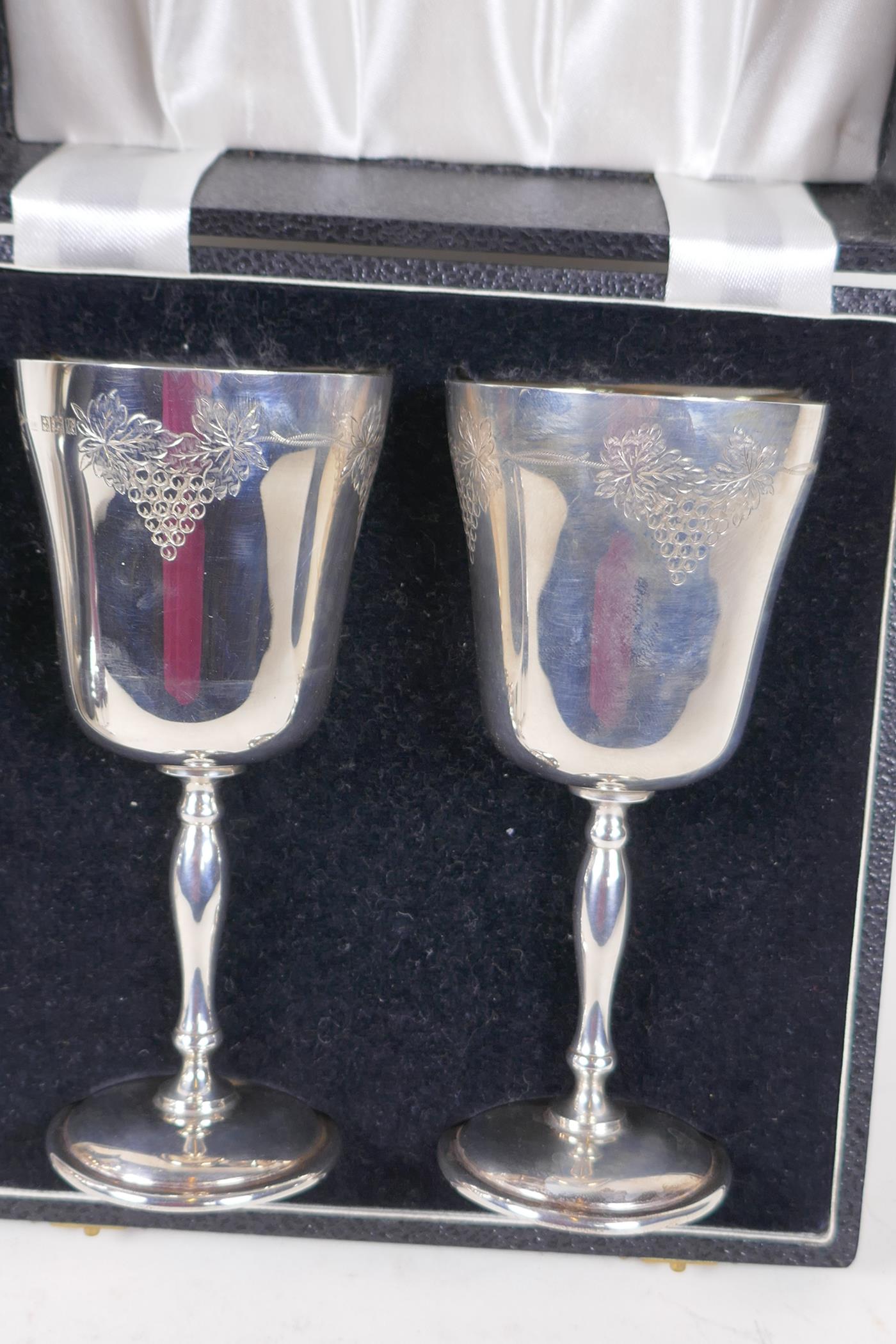 A boxed pair of hallmarked silver wine goblets, Birmingham 1966, 270g, and a Mappin and Webb - Image 3 of 4