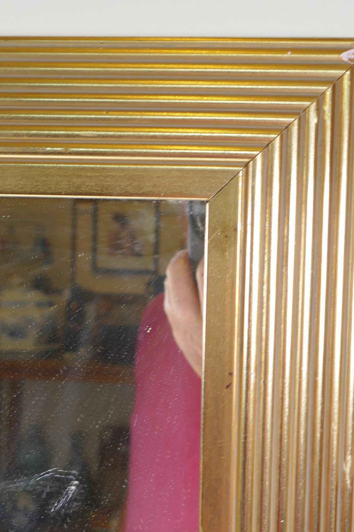 A reeded gilt framed wall mirror, 81 x 65cm overall - Image 3 of 3