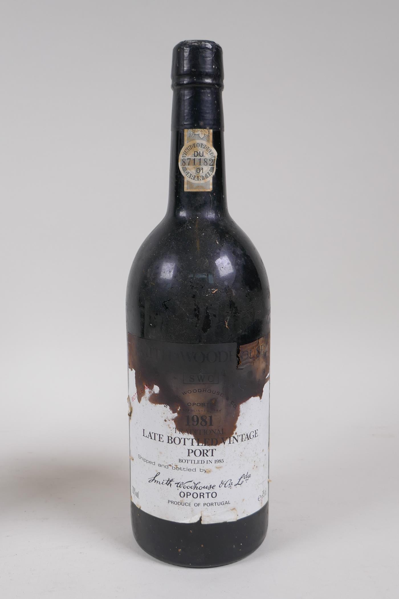A bottle of Scholtz Hermanos Solern 1885 Malaga Wine, 0.75l, and a bottle of Smith Woodhouse 1981 - Image 5 of 7