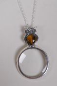 A 925 silver magnifying glass pendant necklace with owl finial and tiger's eye setting, 6cm drop