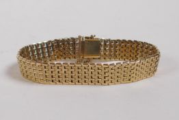 A 9ct yellow gold link bracelet, 19.7g, 18cm long