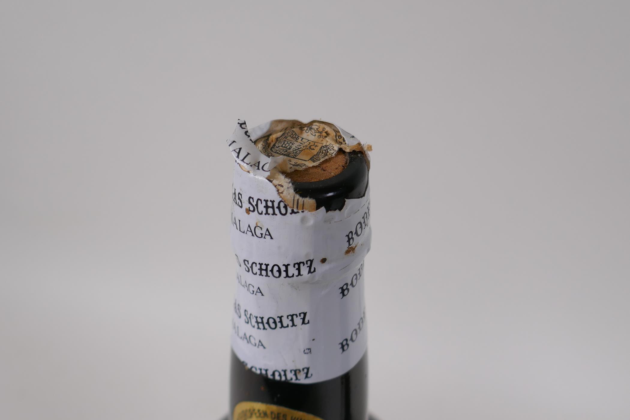A bottle of Scholtz Hermanos Solern 1885 Malaga Wine, 0.75l, and a bottle of Smith Woodhouse 1981 - Image 4 of 7