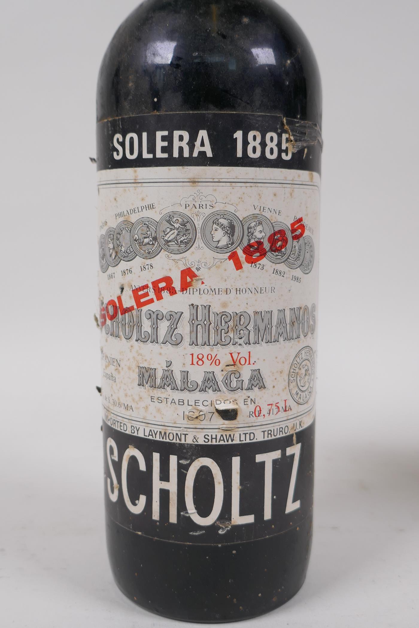 A bottle of Scholtz Hermanos Solern 1885 Malaga Wine, 0.75l, and a bottle of Smith Woodhouse 1981 - Image 3 of 7