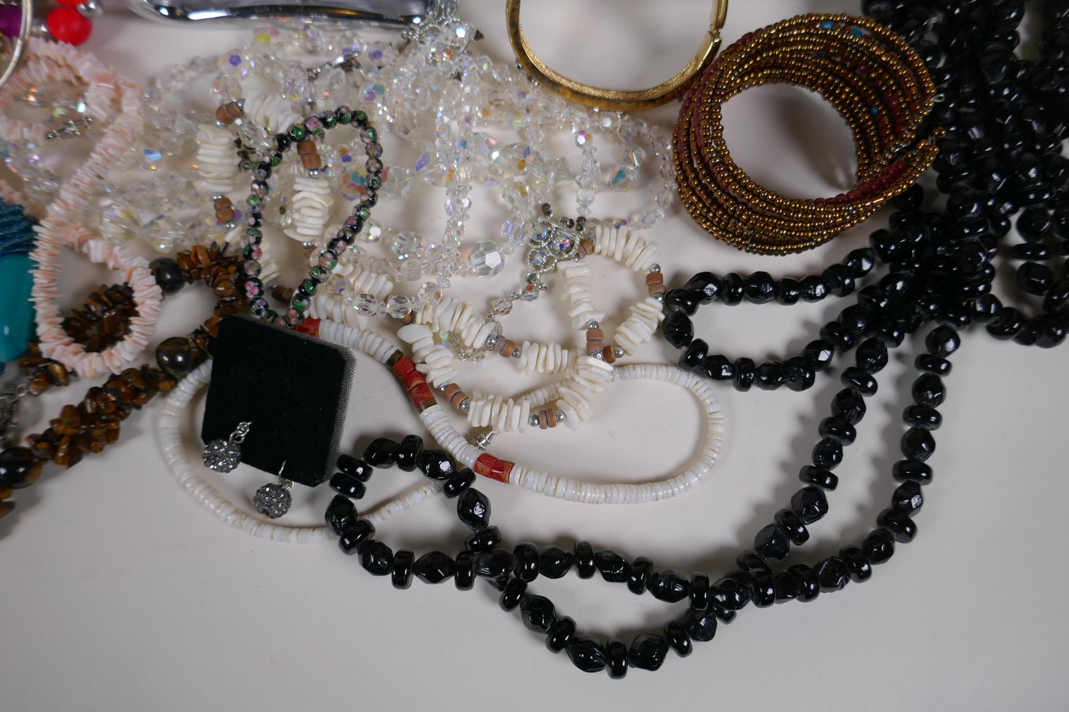 A quantity of costume jewellery in an aluminium flight case - Image 3 of 9