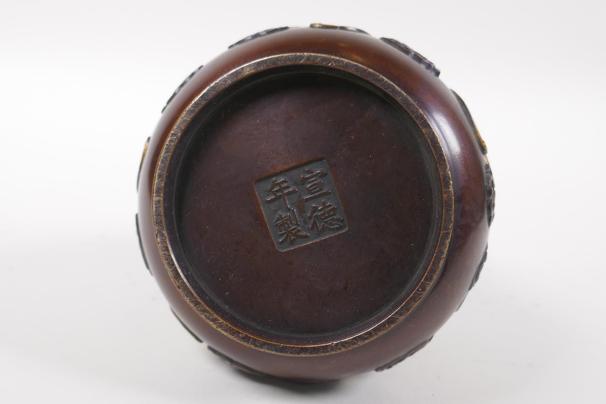 A Chinese bronze censer with raised and gilt bat decoration, impressed 4 character mark to base, - Image 5 of 5