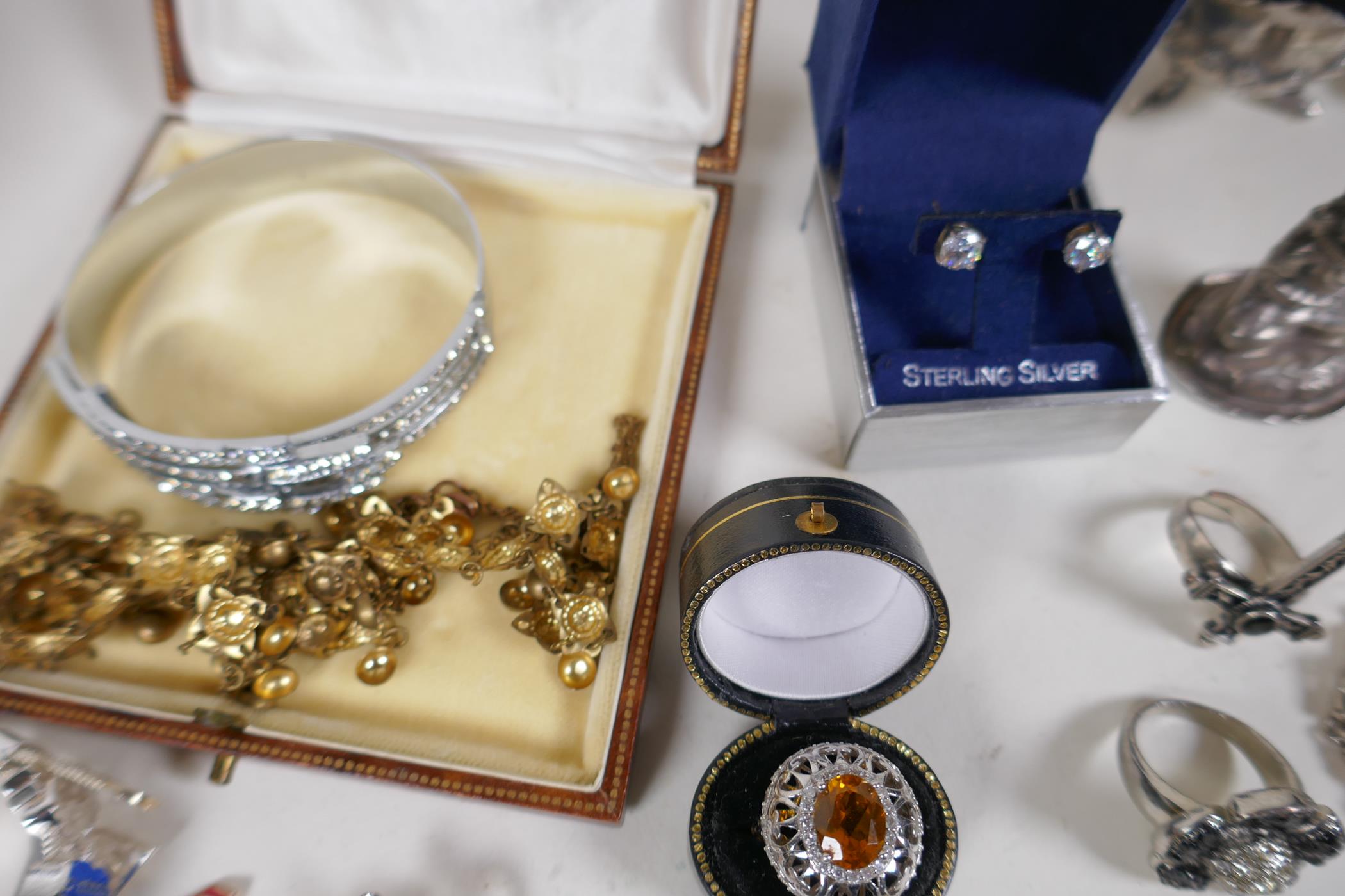 A box of good quality costume jewellery including silver - Image 3 of 9