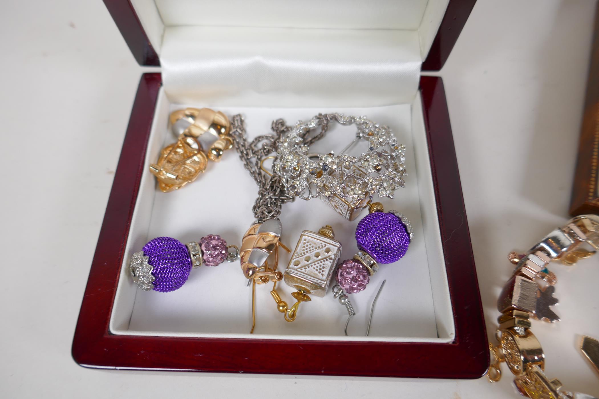 A box of good quality costume jewellery including silver - Image 2 of 9