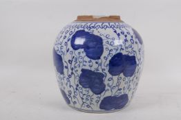 A Chinese blue and white ceramic storage jar, 22cm high