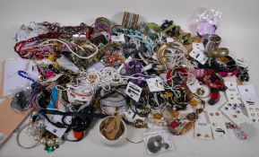 A quantity of miscellaneous costume jewellery