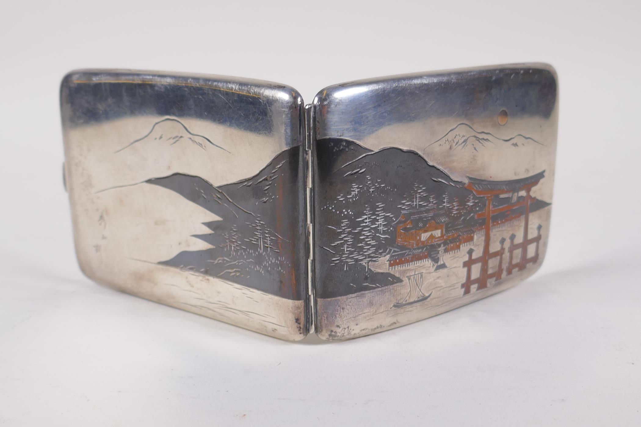 An early C20th Japanese sterling silver cigarette case with engraved decoration depicting the - Image 3 of 4