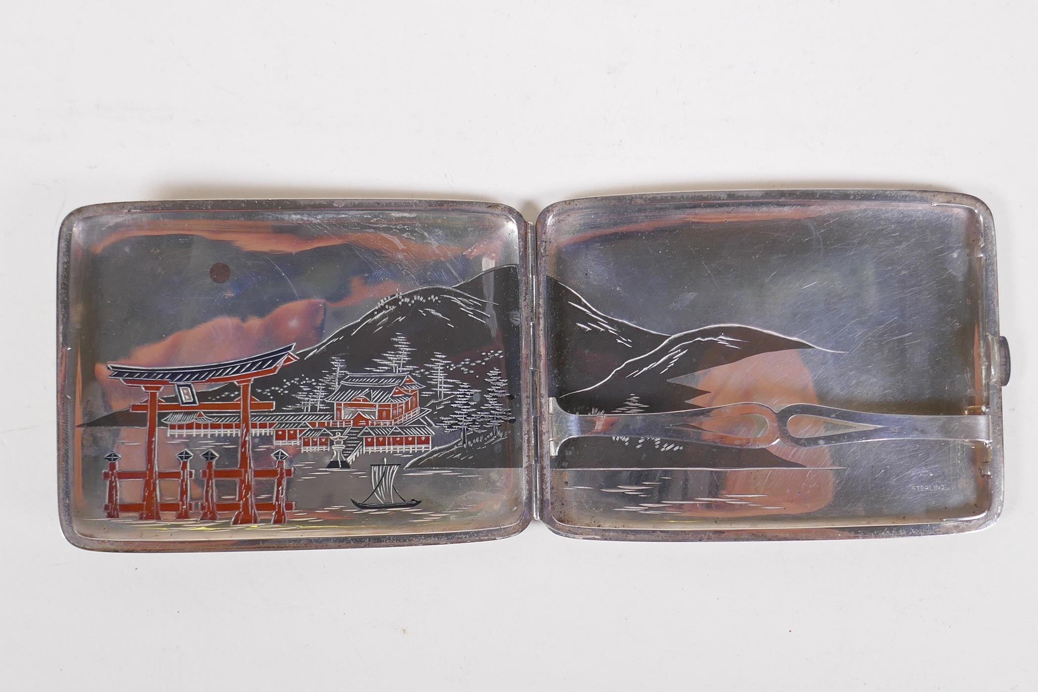 An early C20th Japanese sterling silver cigarette case with engraved decoration depicting the - Image 4 of 4