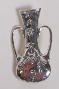 A 925 silver posy brooch in the form of a vase, 5cm