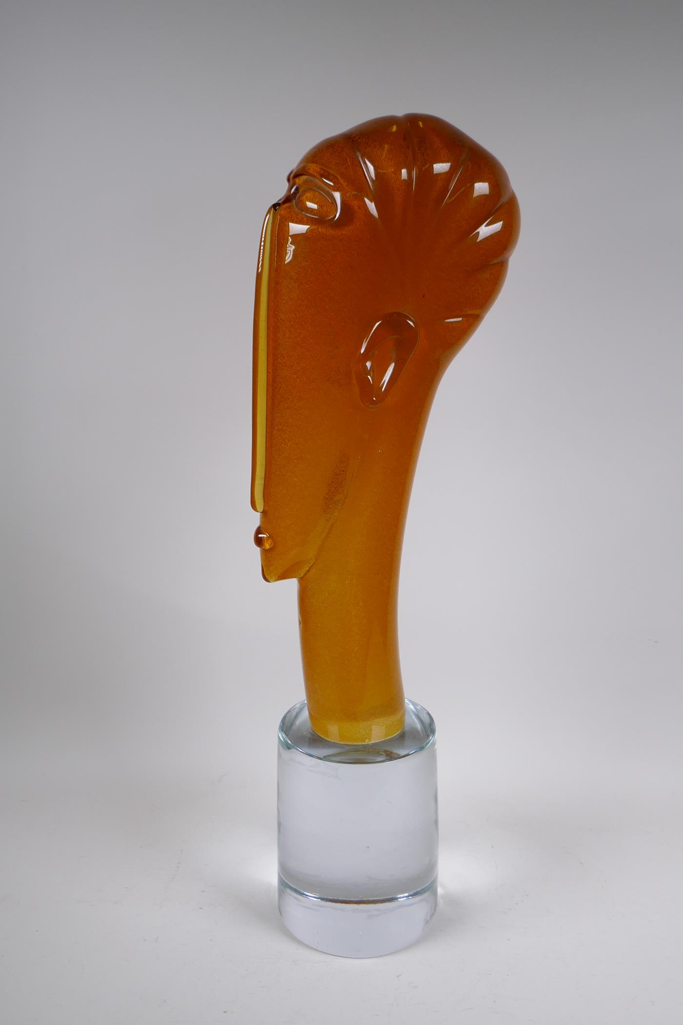 Walter Furan, Italian, 1931-2018, 'Homage to Modigliani', abstract Murano glass headbust - Image 4 of 12