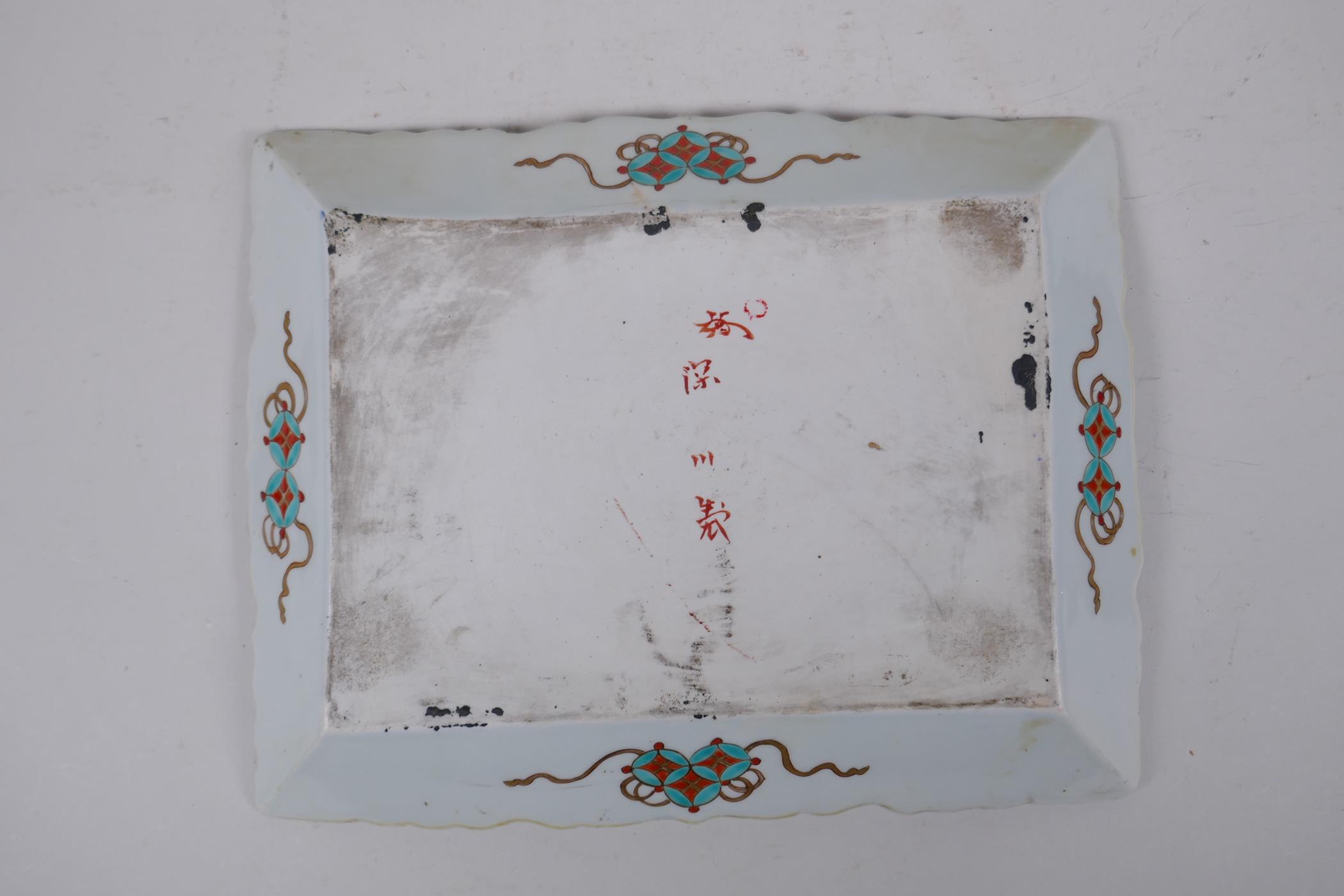 A late C19th/early C20th Chinese export ware porcelain dish, with gilt lobed rim, decorative famille - Image 6 of 7