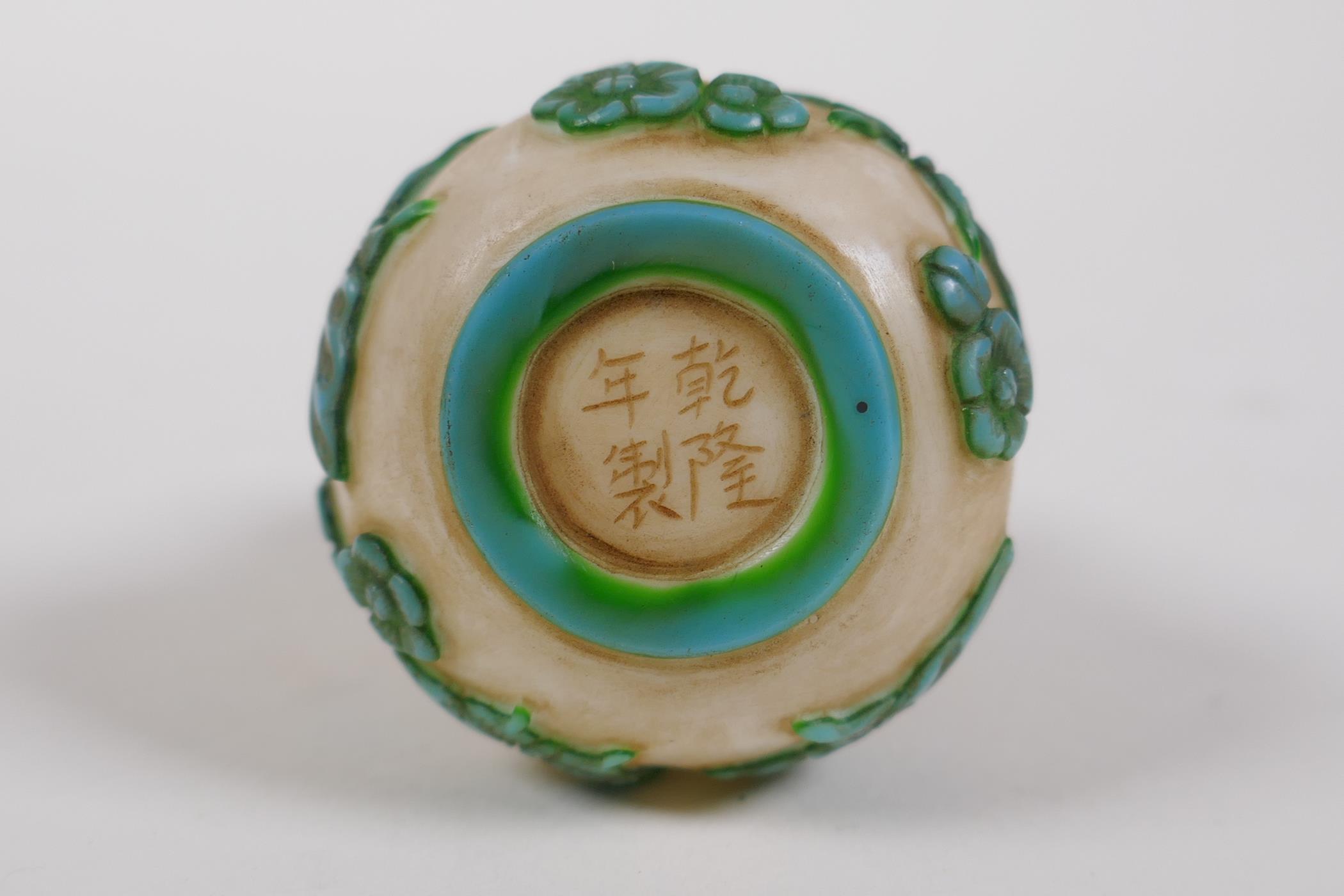 A Peking glass double gourd snuff bottle with raised butterfly decoration, 4 character mark to base, - Image 4 of 4