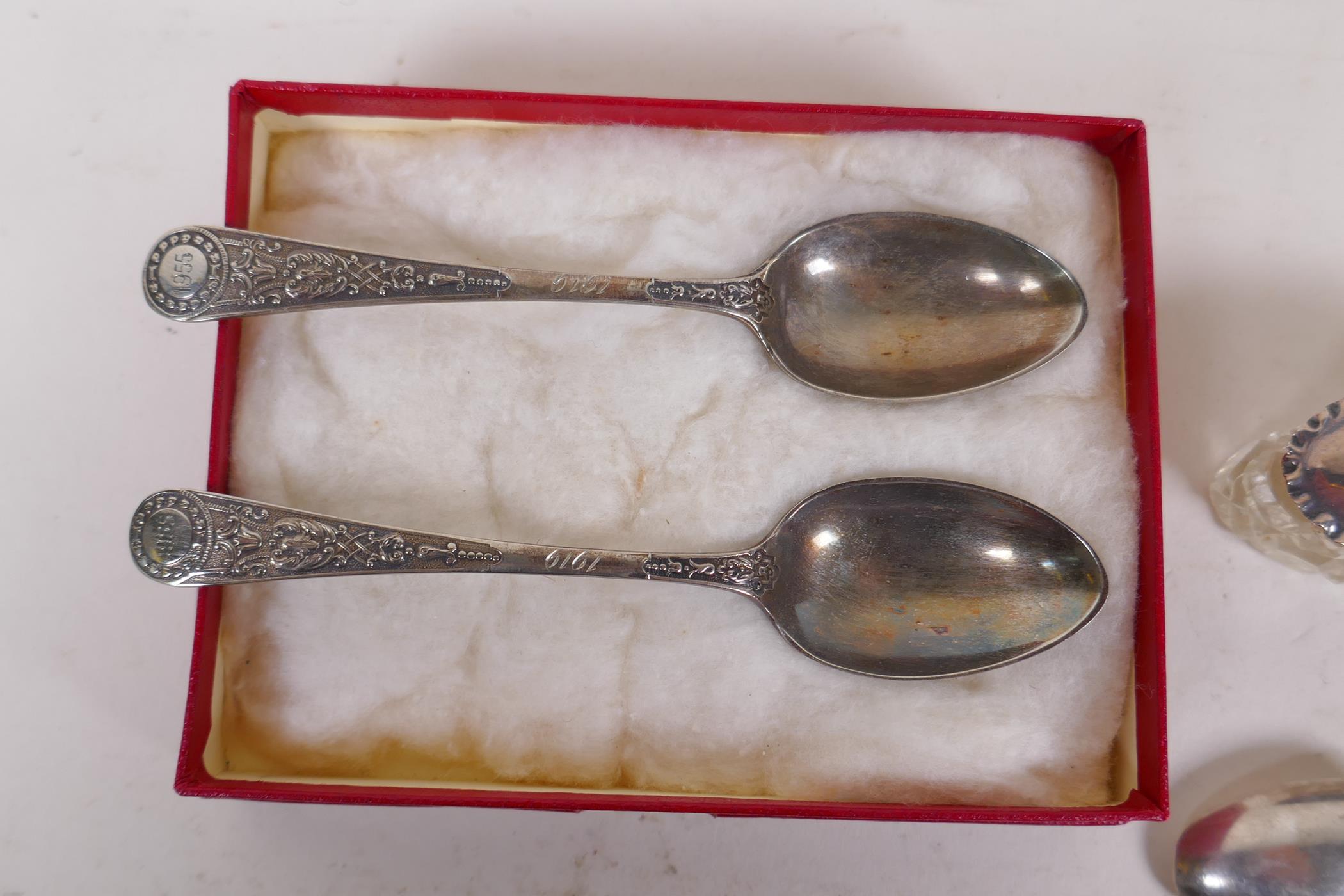 A collection of silver, silver plate and white metal items to include tea spoons, coin spoons, - Image 5 of 9