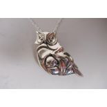 A sterling silver owl brooch/pendant necklace, 4cm long