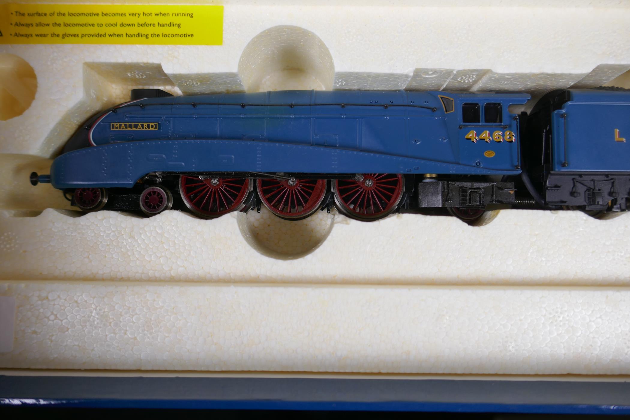 A Hornby Live Steam 00 gauge train set 'Mallard' with accessories, in original box, unused - Image 4 of 7